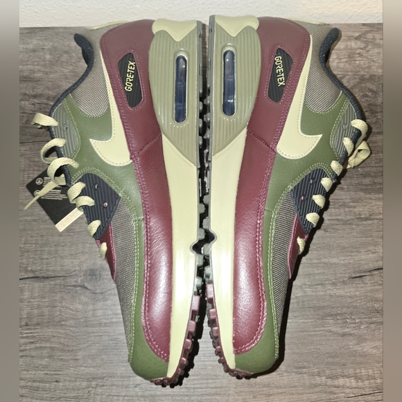 Nike Men Air Max 90 Gore-Tex Medium Olive - Picture 4 of 6